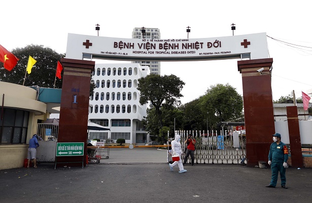 Thứ trưởng Bộ Y tế Nguyễn Trường Sơn nhận định về dịch Covid-19 ở TP.HCM, Bắc Giang