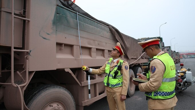Bắc Giang: Xử lý nghiêm các trường hợp vi phạm pháp luật  về đê điều khi tham gia giao thông