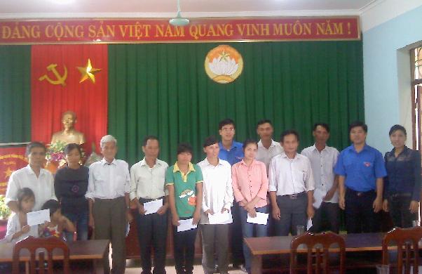 Chi đoàn Sở TT&TT tổ chức tình nguyện tại xã Tiến Dũng, huyện Yên Dũng