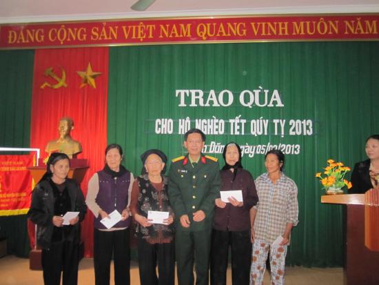 Chi nhánh Viettel Bắc Giang trao 50 xuất quà tết cho người nghèo và người có công