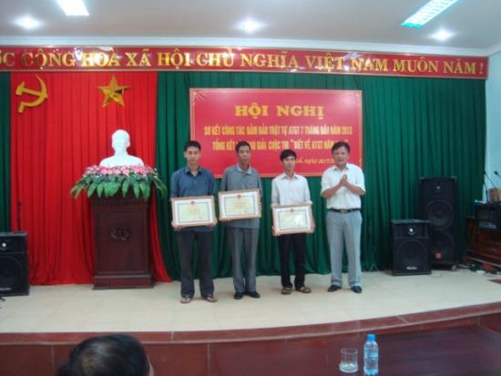Tổng kết và trao giải cuộc thi viết về "An toàn giao thông" năm 2013